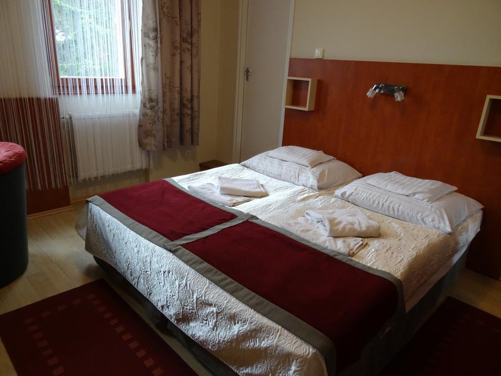 Fortuna Hotel Miskolc Oda fotoğraf